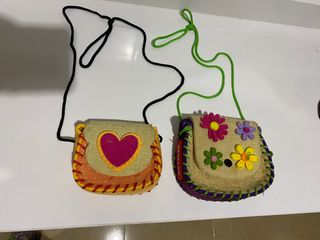 Bolsito infantil de rafia con corazones 