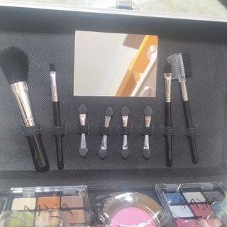 Caja maquillaje Mya