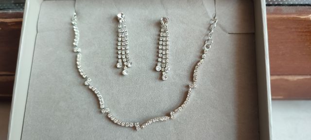 Bracciale e orecchini