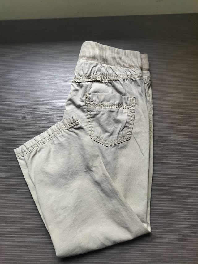 Pantalón beige veraniego niño