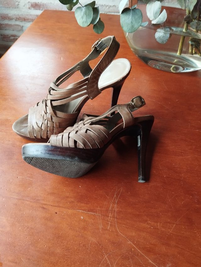 "Sandalias de tacón" Gloria Ortiz
