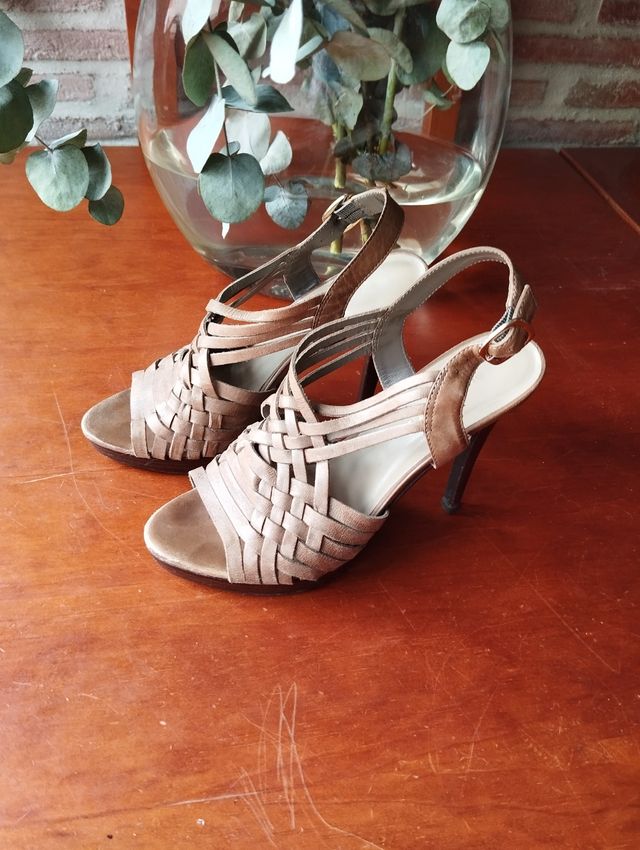 "Sandalias de tacón" Gloria Ortiz