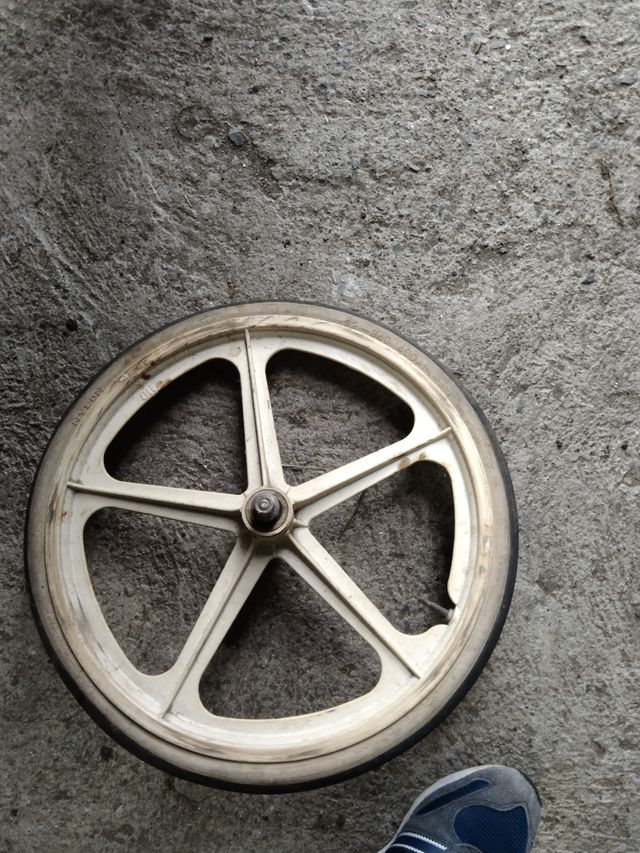 ruedas  de plástico bh