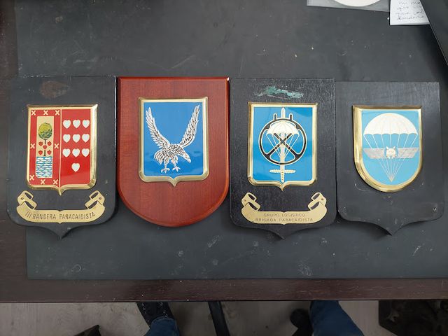 cuatro metopas de la brigada paracaidista años 80