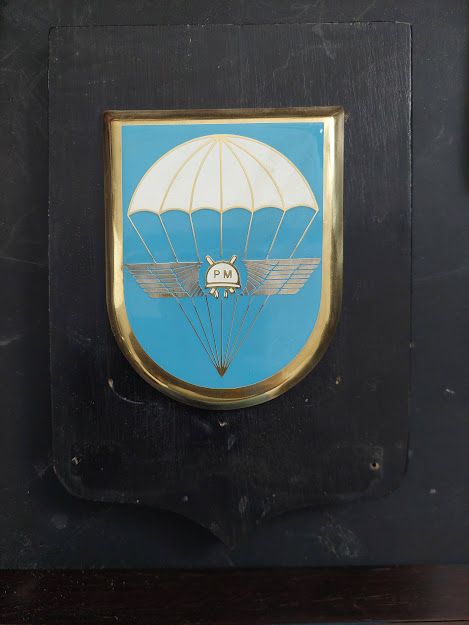 cuatro metopas de la brigada paracaidista años 80