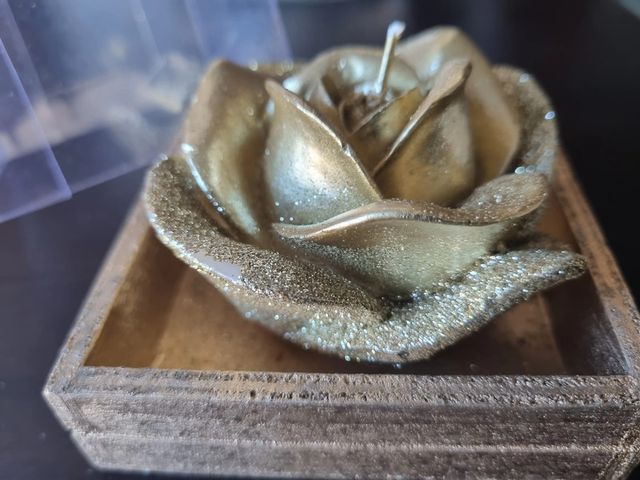 Candela rosa dorata con scatolina