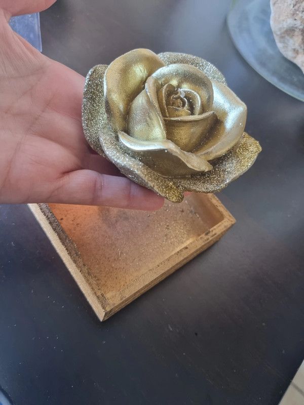 Candela rosa dorata con scatolina