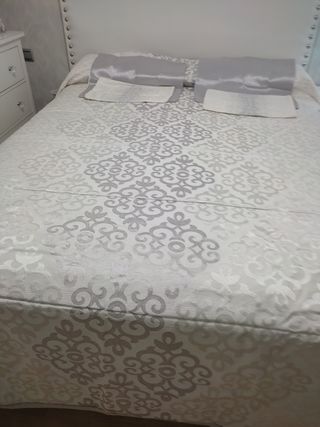 Edredón blanco  y plata 250/270