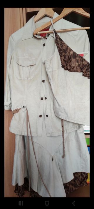 Conjunto falda, top y chaqueta