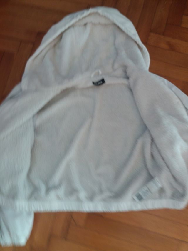 Giubbotto con cappuccio per ragazza