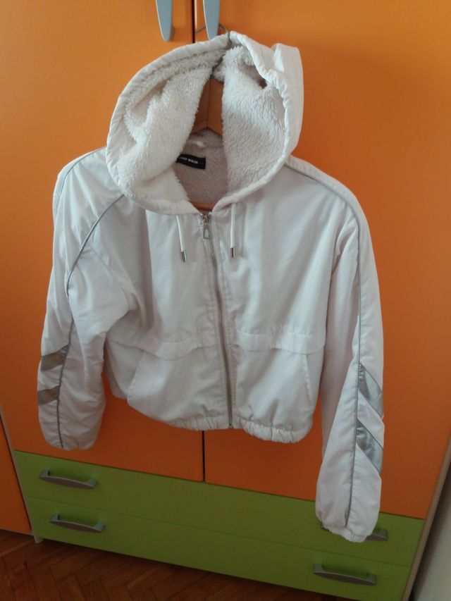 Giubbotto con cappuccio per ragazza