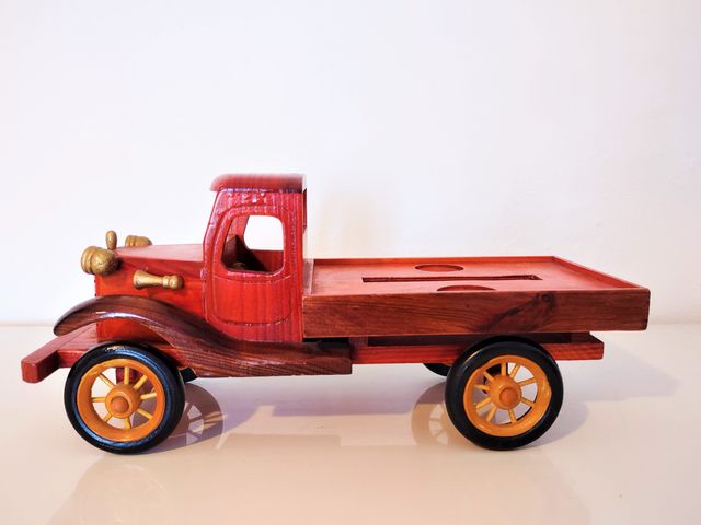 Camion in legno(camion jouet,camión ,de juguete)