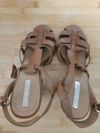 Zapatos tacón Zara marrón