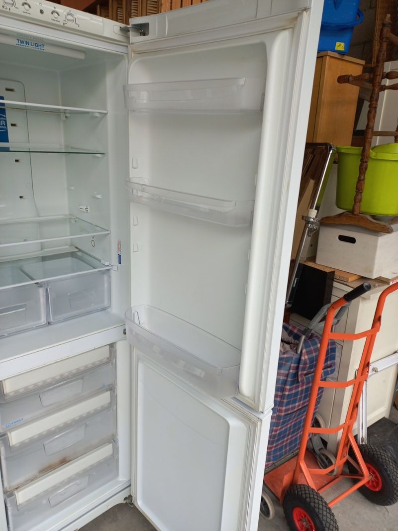 Hotpoint Iced Diamond Fridge Freezer Ffa52 User Manual edu.svet.gob.gt