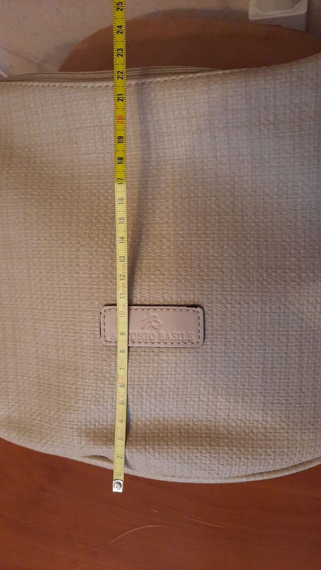 Borsa Mai Usata, in eco-pelle.