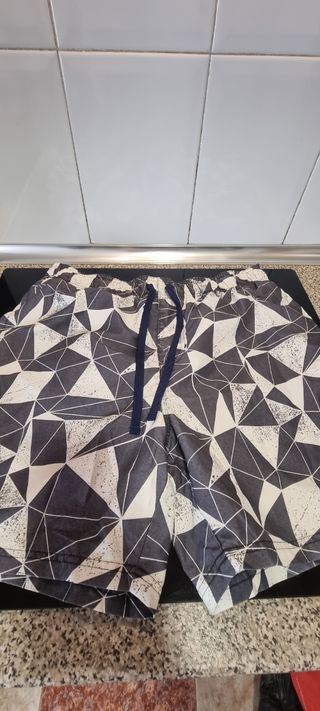 PANTALON CORTO O BERMUDAS