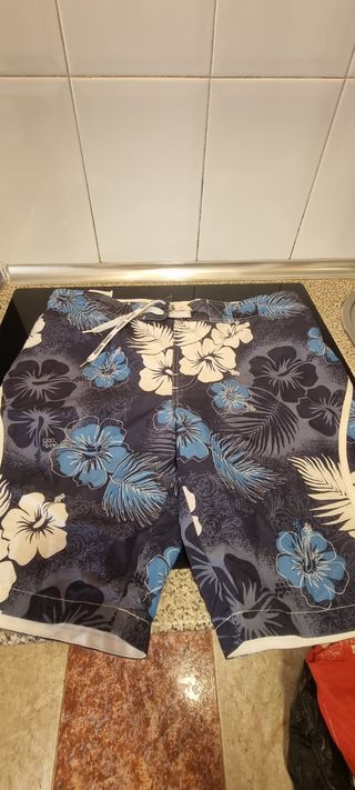 PANTALON CORTO O BERMUDAS