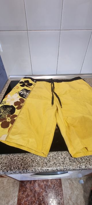 PANTALON CORTO O BERMUDAS