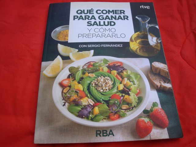Dos libros sobre ensaladas y cocina sana