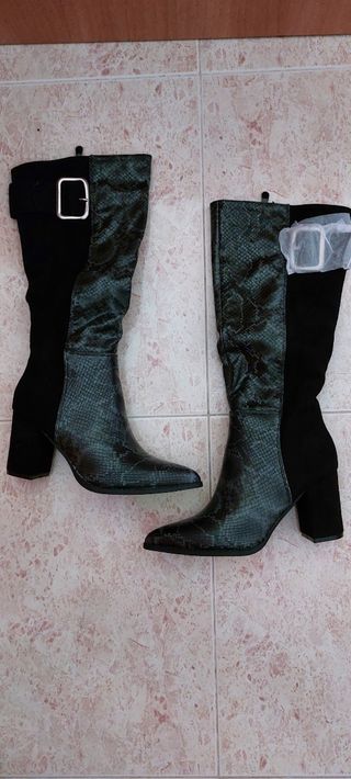 Botas altas negras / serpiente 38