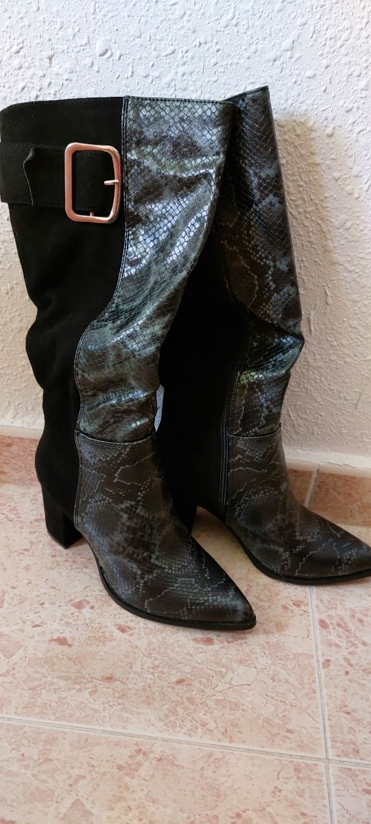 Botas altas negras / serpiente 38