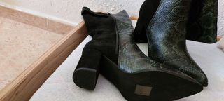 Botas altas negras / serpiente 38