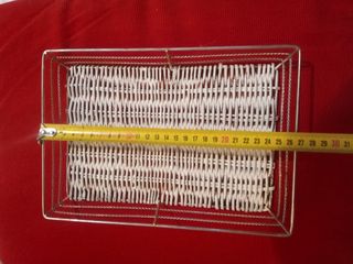 Bandeja pequeña metal y mimbre 27×19