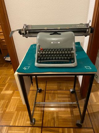 maquina de escribir Hispano Olivetti Lexicon 80