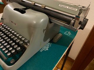maquina de escribir Hispano Olivetti Lexicon 80