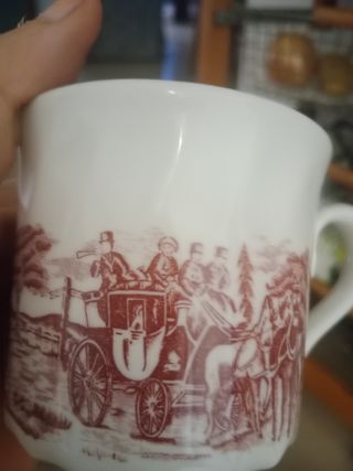 Stoviglie inglesi molto eleganti, inutilizzate