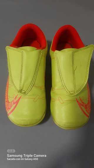 Botas fútbol niño t 28