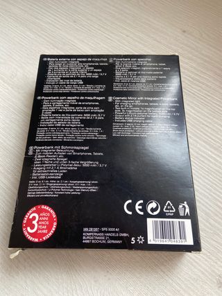 bateria externa con espejo de maquillaje