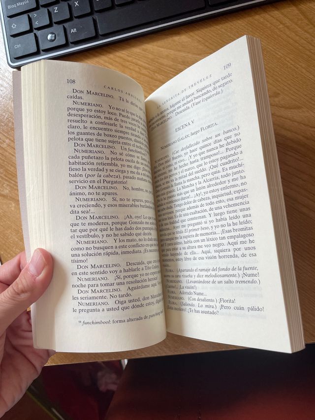 La señorita de Trevélez, Los Caziques