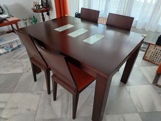 Sillas tapizadas en madera