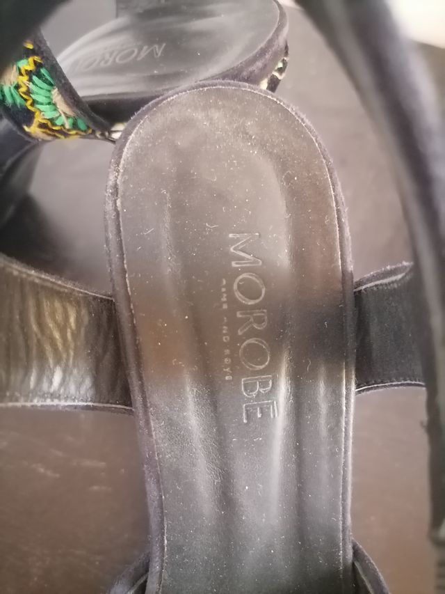 Sandali gestite con plateau firmate