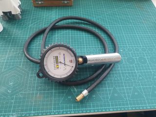 Medidor presión neumaticos