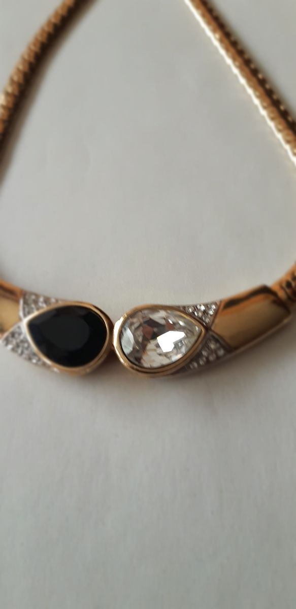 Collar de bisuteria, con pedreria