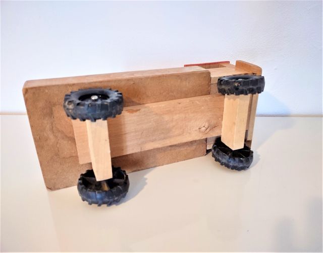 Camion in legno(camion jouet,camión de juguete)
