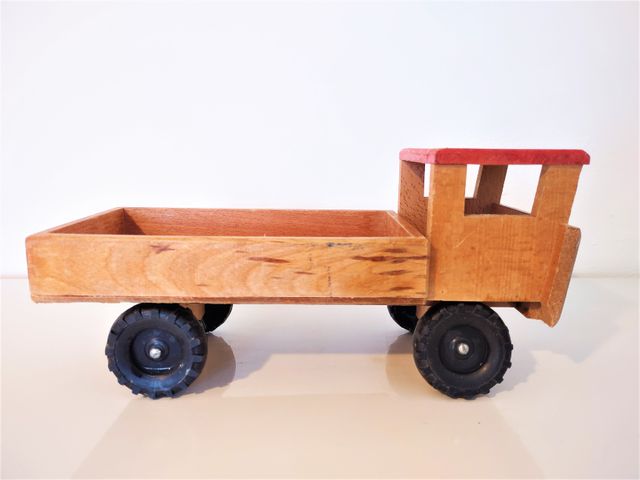Camion in legno(camion jouet,camión de juguete)