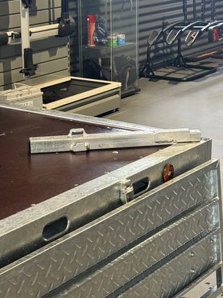 remolque dos ejes+Ruedas por abajo