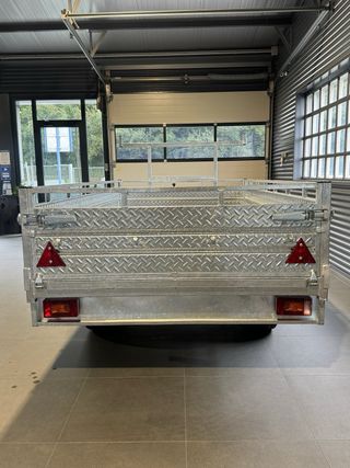 remolque dos ejes+Ruedas por abajo