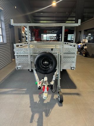 remolque dos ejes+Ruedas por abajo