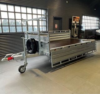 remolque dos ejes+Ruedas por abajo