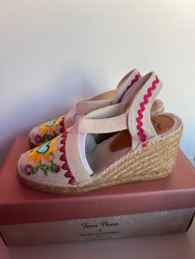 Cuñas de World Family Ibiza