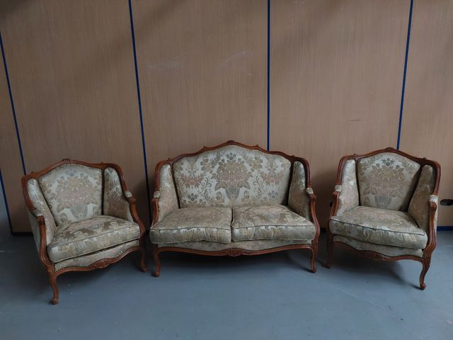 Sofá y dos butacas en perfecto estado