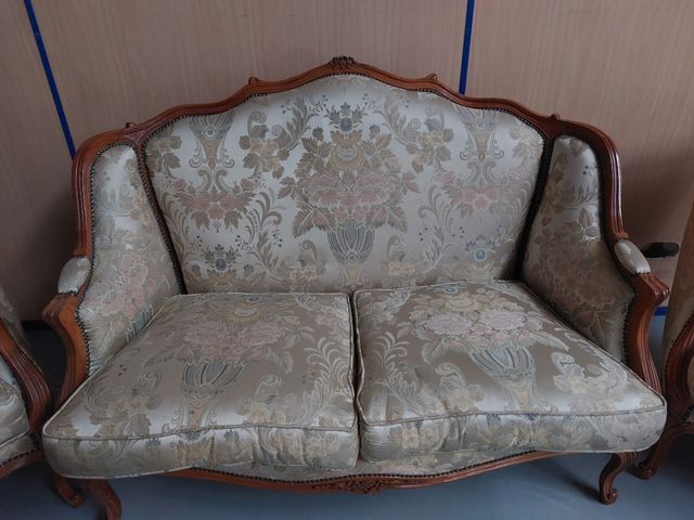 Sofá y dos butacas en perfecto estado