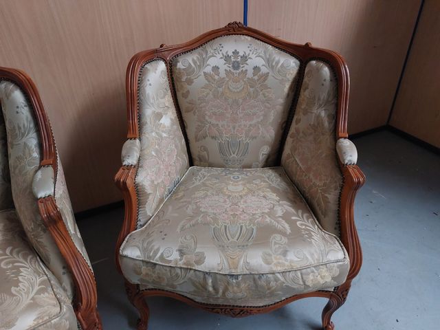 Sofá y dos butacas en perfecto estado