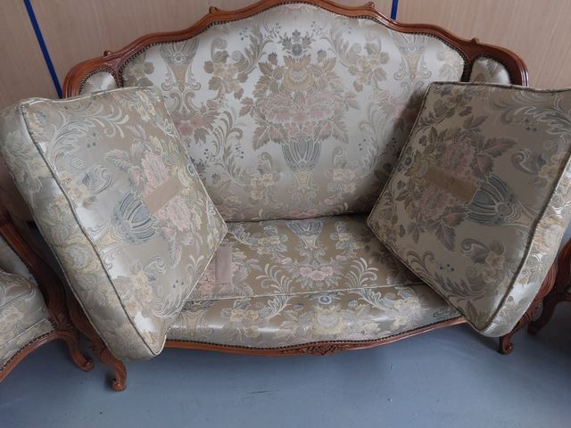 Sofá y dos butacas en perfecto estado