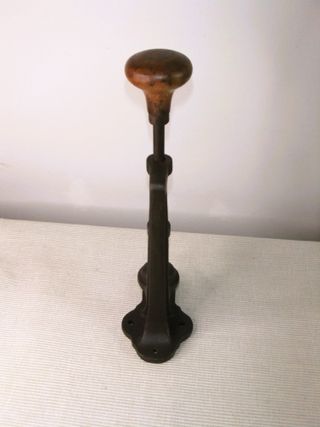 ANTIGUA MÁQUINA PARA QUITAR HUESOS ACEITUNAS