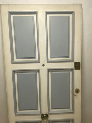 Puerta de madera maciza